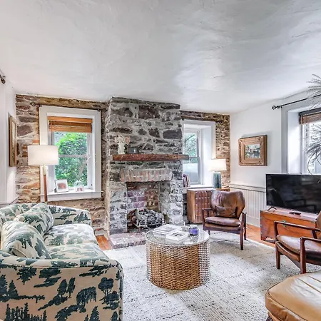 Enchanting Stone Cottage, Steps To Delaware Canal